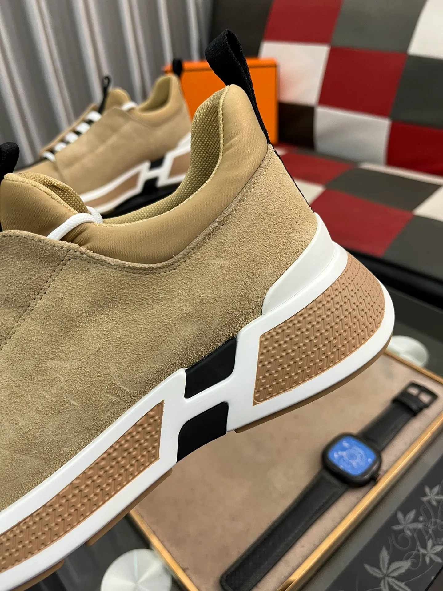 Men's shoes 💰: 560⌚️⌚️[Hermes] New sports shoes Hermès are the most comfortable shoes, no one else⃣️, they are very light on the feet and very good-looking, you will not feel tired when you go shopping and running around 👍 Very light and comfortable, extremely light, perfect for both sports and leisure! It’s up to you to choose, there’s always what you want~ Comes with a full set of packaging gift bags and invoices ✔️Fabric: imported first-layer cowhide ✔️Inner lining: breathable mesh ✔️Outsole: genuine leather bottom ✔️Size: Men 38-44 (45 custom-made) 5️⃣colors available
